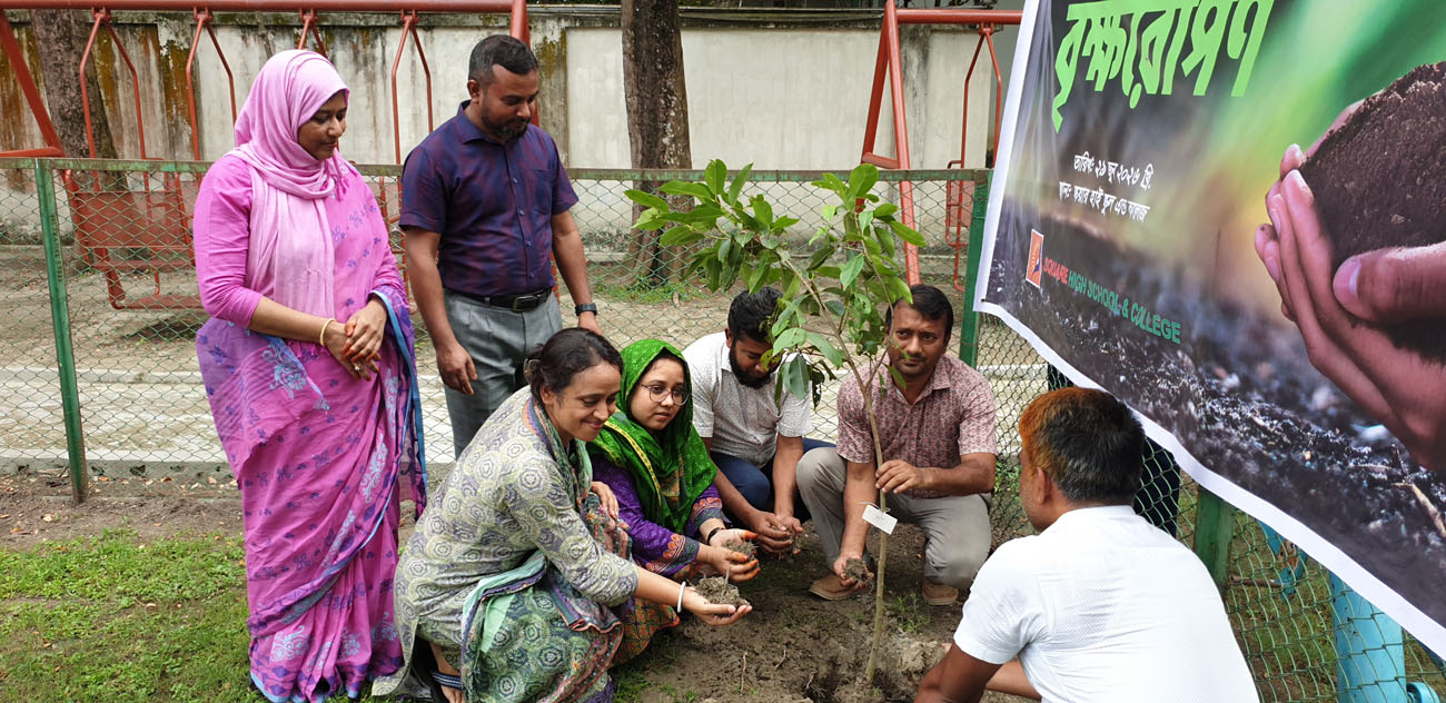 ’সবুজ স্কুল সুন্দর মন, লেইস প্রকল্পের আয়োজন’ সরকারি শ্লোগানের বাস্তবায়নে স্কুল প্রাঙ্গনে বৃক্ষ রোপণ-3