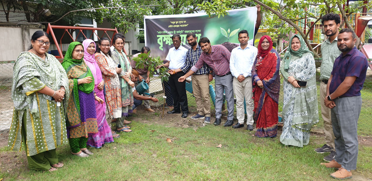 ’সবুজ স্কুল সুন্দর মন, লেইস প্রকল্পের আয়োজন’ সরকারি শ্লোগানের বাস্তবায়নে স্কুল প্রাঙ্গনে বৃক্ষ রোপণ-4